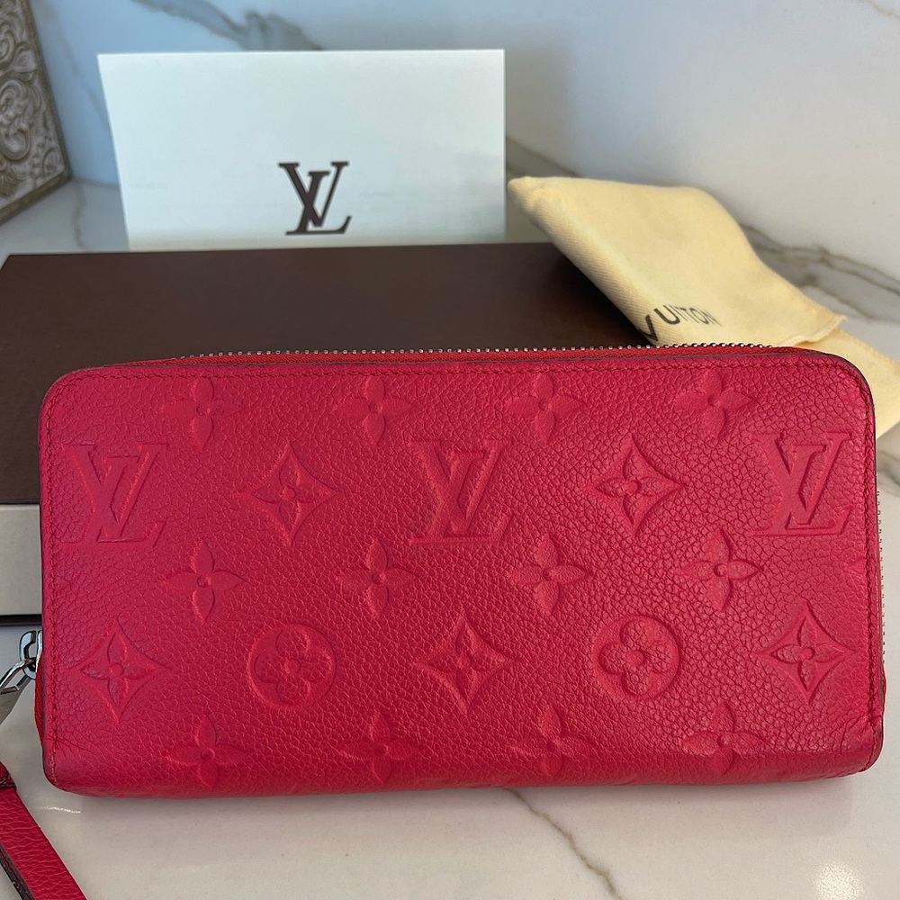 Louis Vuitton Zippy wallet in POPPY w/ box, dust bag & receipt